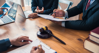 Image gavel and table